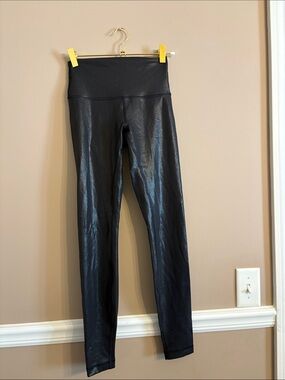 lululemon athletica Shiny Black Performance Leggings never worn